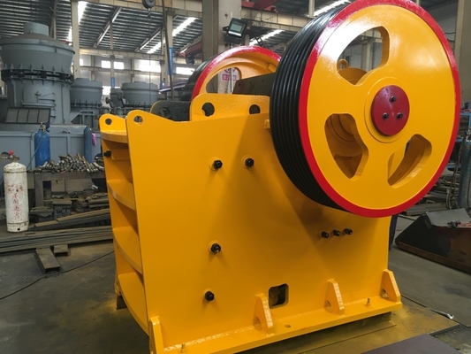 Çakıl Taş Çeneli Kırıcı Makinesi Eksantrik Mil 55Kw PE500 x 750 Mobil