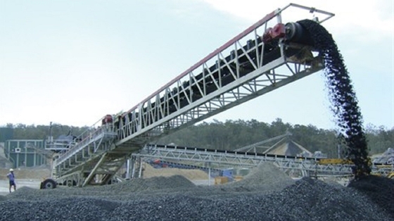 Demir Cevheri Transfer Bantlı Konveyör 200Kw 1200mm Genişlik Madencilik Taşımacılığı Isıya Dayanıklı
