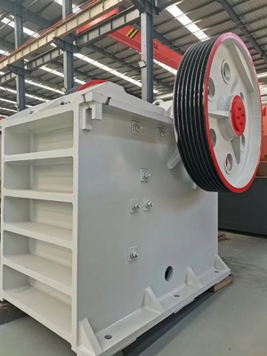 110Kw Çeneli Tip Kaya Kırıcı Yüksek Kapasiteli PE750 * 1060 380V Taş Koni Kırıcı Makinesi