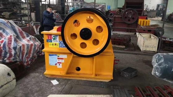 15Kw Çeneli Kırıcı 5-20 TPH Madencilik Küçük Ölçekli Kaya Kırıcı PE250 * 400