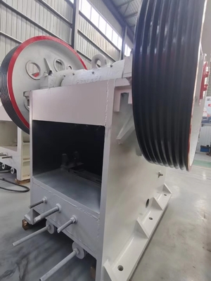 110Kw Çeneli Tip Kaya Kırıcı Yüksek Kapasiteli PE750 * 1060 380V Taş Koni Kırıcı Makinesi