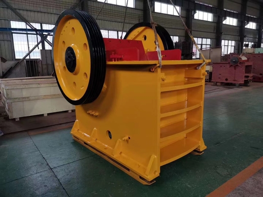 55Kw Sert Granit Küçük Kaya Kırma Makinesi PE500*750 Sarı Beyaz