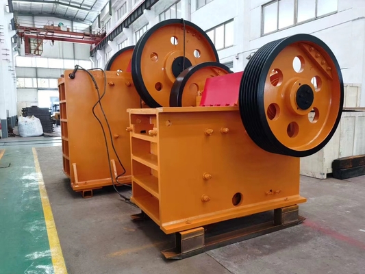 55Kw Sert Granit Küçük Kaya Kırma Makinesi PE500*750 Sarı Beyaz