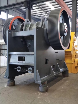 Madencilik Granit Çeneli Kırıcı Makinesi PE900 * 1200 100 TPH Taş Kırıcı Tesisi