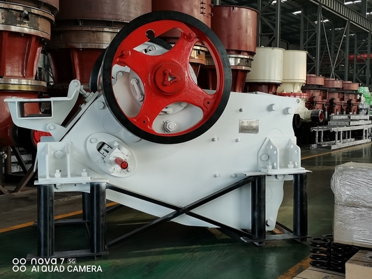Taş Ocağı ve Madencilikte 100Kw Kırma Freze Makinesi 8474209000 C106 Çeneli Kırıcı