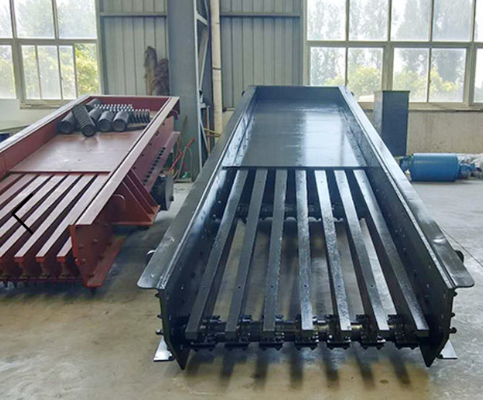 Madencilik Çeneli Kırıcı Manyetik Titreşimli Besleyici ZSW1360 600 TPH Taş Kaya, Titreşimli besleyici, doğrusal titreşimli besleyici