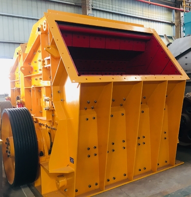 1250 * 1400 Darbeli Çekiçli Kırıcı 160Kw Taşınabilir Kömür Kırıcı Çevresel İnce Taş Kaya