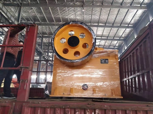 80 - 180TPH Beton Çeneli Kırıcı Makina Fabrikası Demir Cevheri Kırıcı Makinası