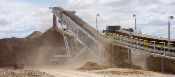 Büyük Eğimli Güç Transfer Bantlı Konveyör Yukarıya Uzun 500mm 650mm 800mm