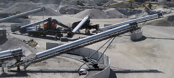 Yağ Yangına Dayanıklı Powered Bantlı Konveyör 440V Çimento Madenciliği Ocağı