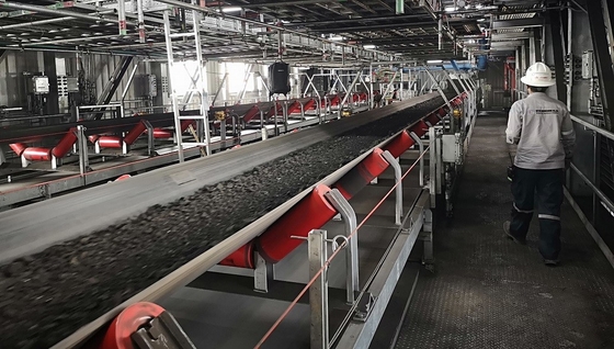 Yağ Yangına Dayanıklı Powered Bantlı Konveyör 440V Çimento Madenciliği Ocağı